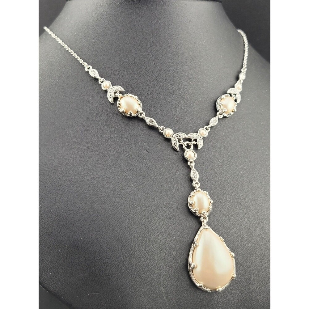 Signed Crown Trifari Rhodium Finish Lucite 🦪Pearl Lariat Choker 18" Necklace